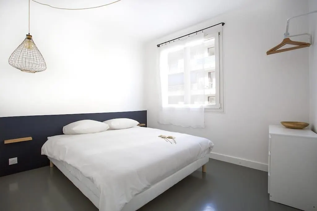 Appartement 3 Pieces / Proche Plage / Centre / Clim Antibes France